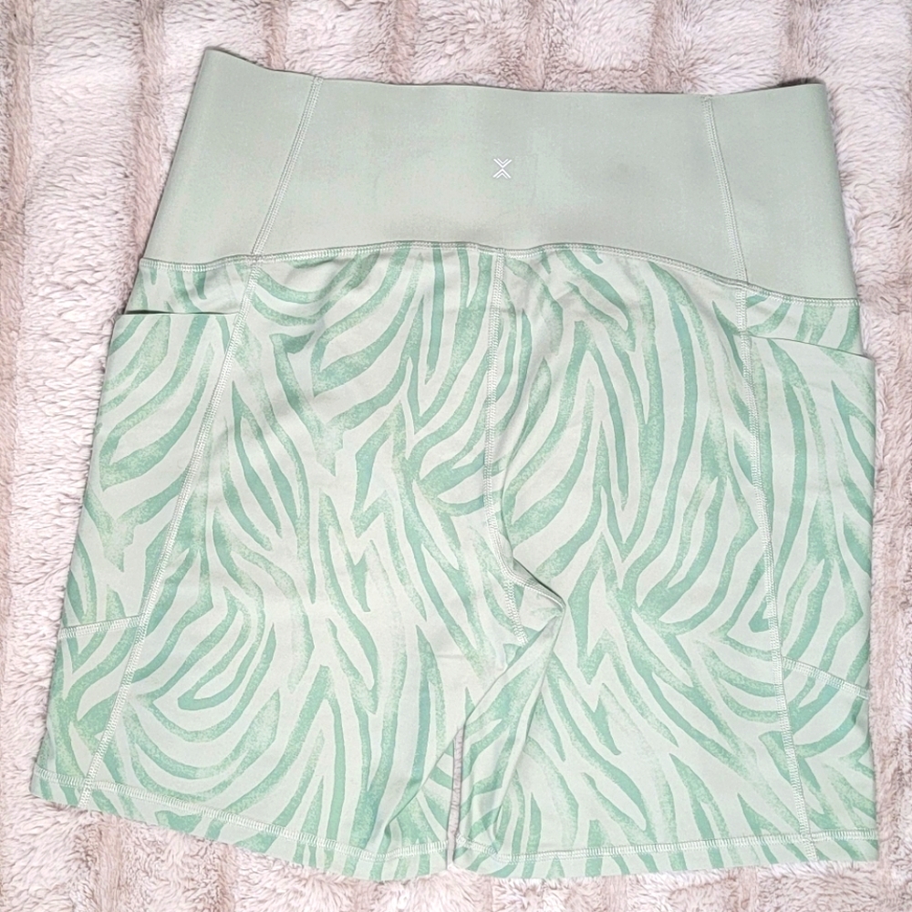 XERSION XXL High Rise Bike Shorts Green, 2 Pockets, Moisture-Wicking